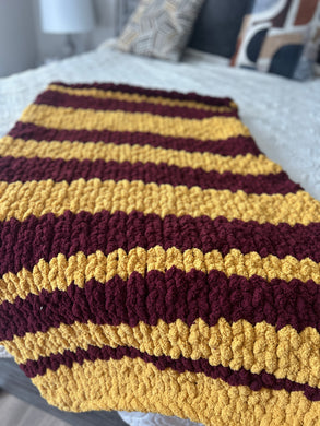 Cozy chunky yarn hand knit throw blanket